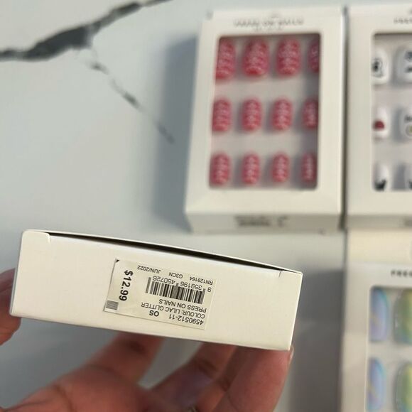 Bundle of press on nails - Picture 2 of 6